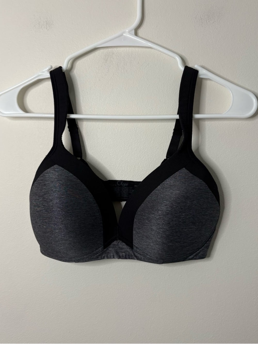 Olga Women’s Black Grey comfort full cover Bra 36C Adjustable Casual sporty